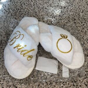 🍂Brand new ivory fluffy “Bride” slippers!